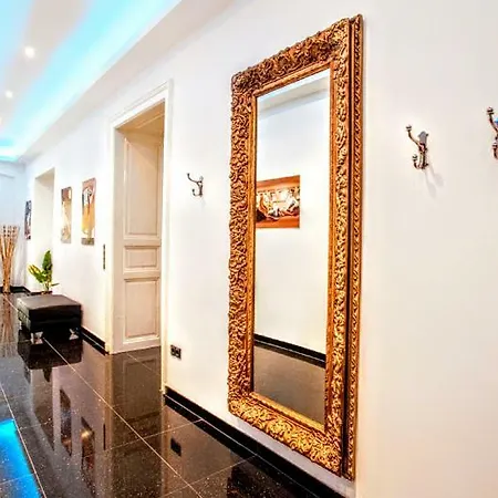 Luxury Penthouse Apartment *