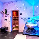 Luxury Penthouse דירה